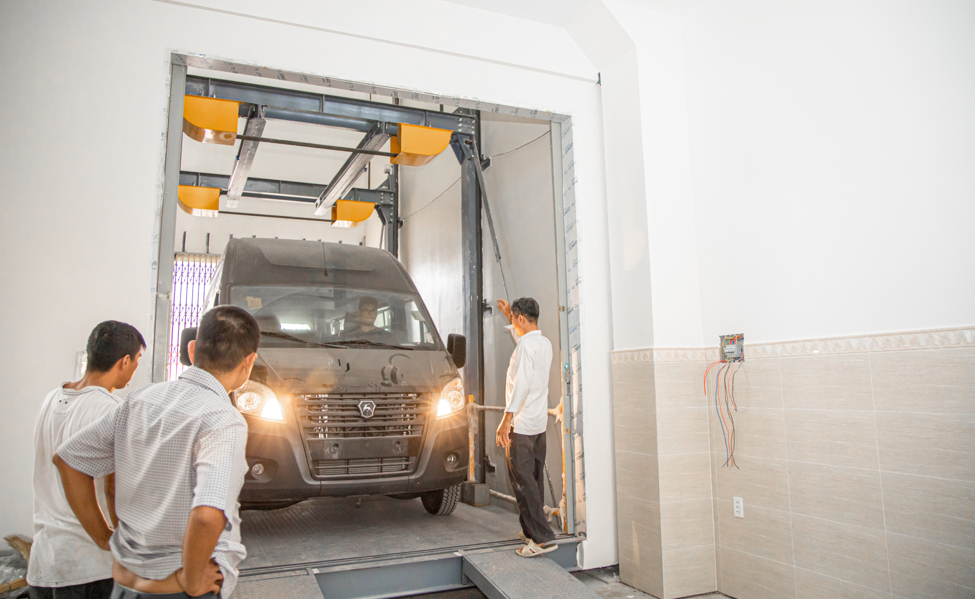 Thang máy tải ô tô chất lượng tại TP HCM – Giải pháp hiệu quả cho bãi đỗ xe hiện đại